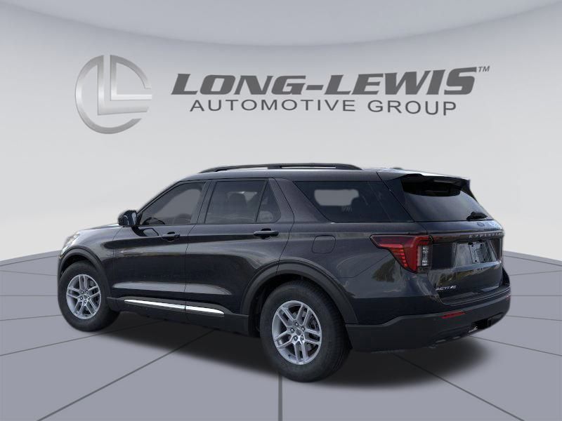 2025 Ford Explorer photo 2