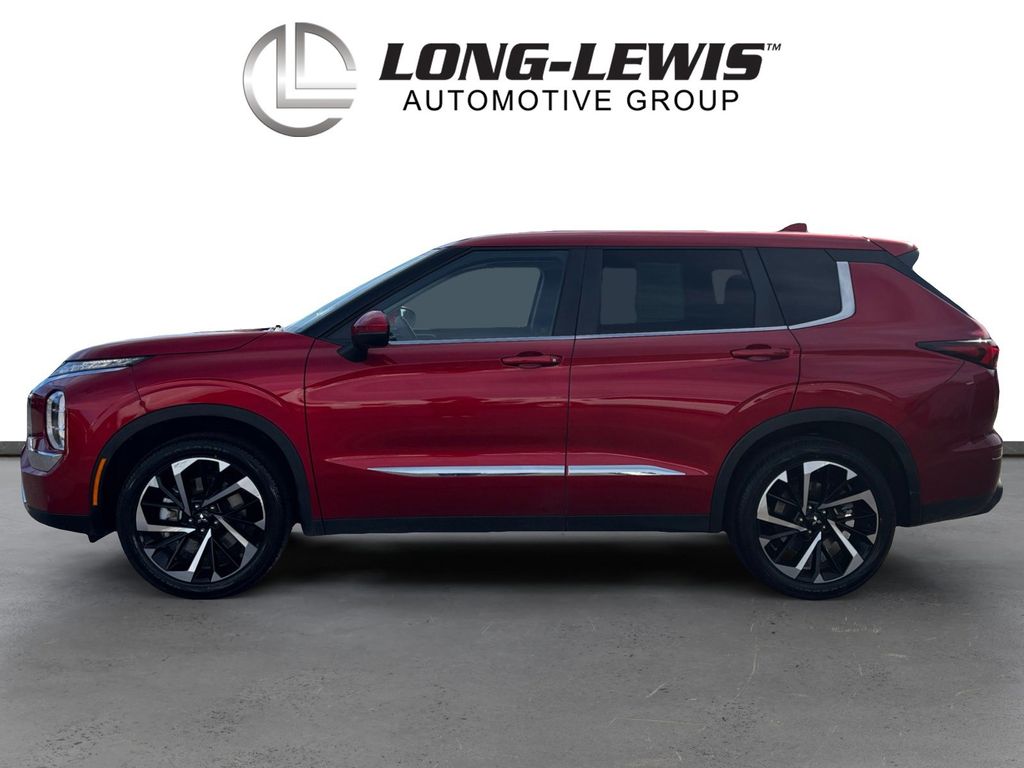 2022 Mitsubishi Outlander ES photo 2