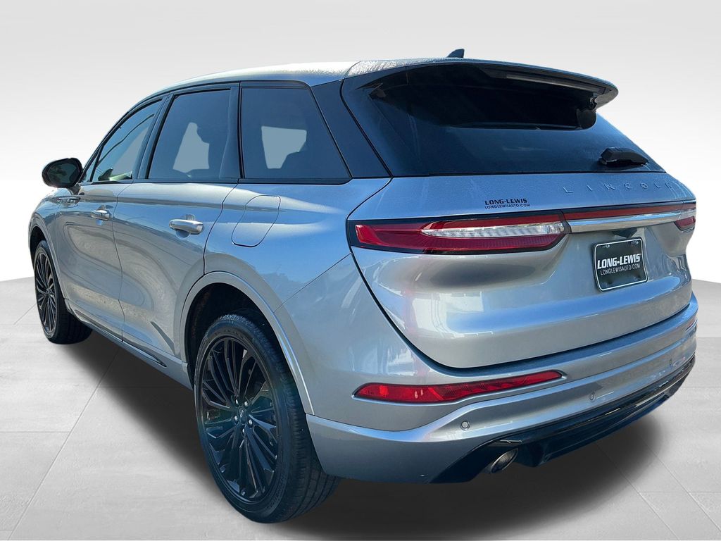 2023 Lincoln Corsair Standard photo 3
