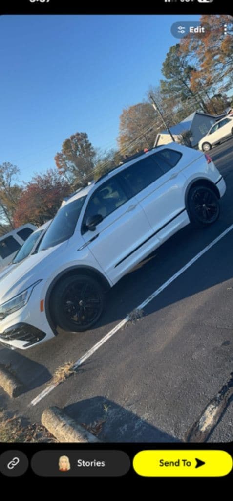 2022 Volkswagen Tiguan 2.0T SE R-Line Black's photo