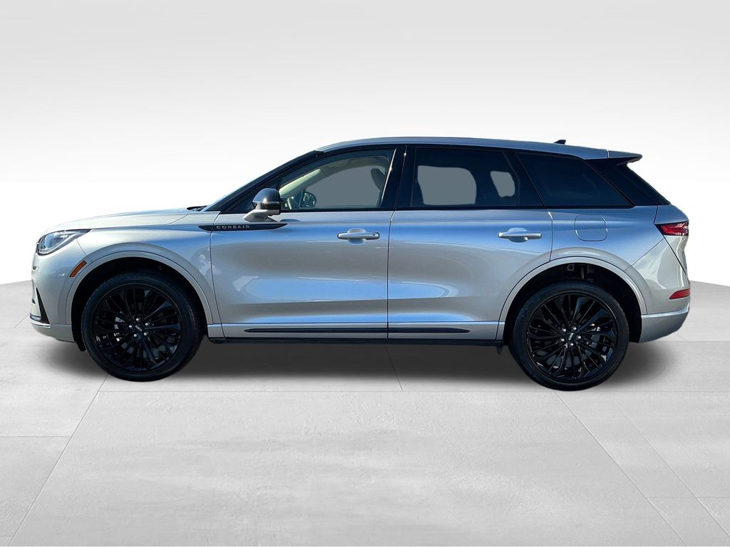 2023 Lincoln Corsair Standard photo 2
