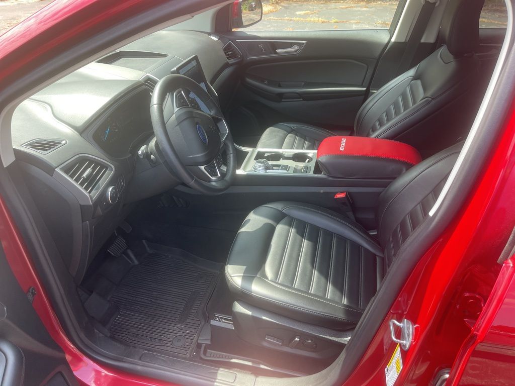 2022 Ford Edge SEL photo 4