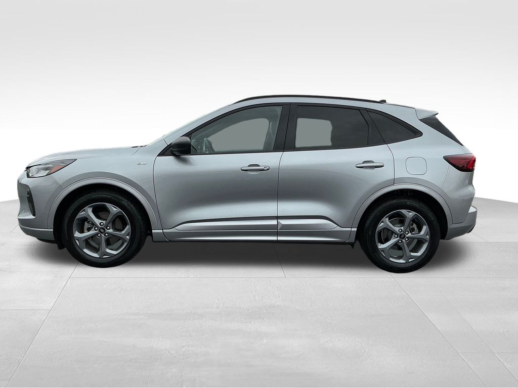 2023 Ford Escape ST-Line photo 2