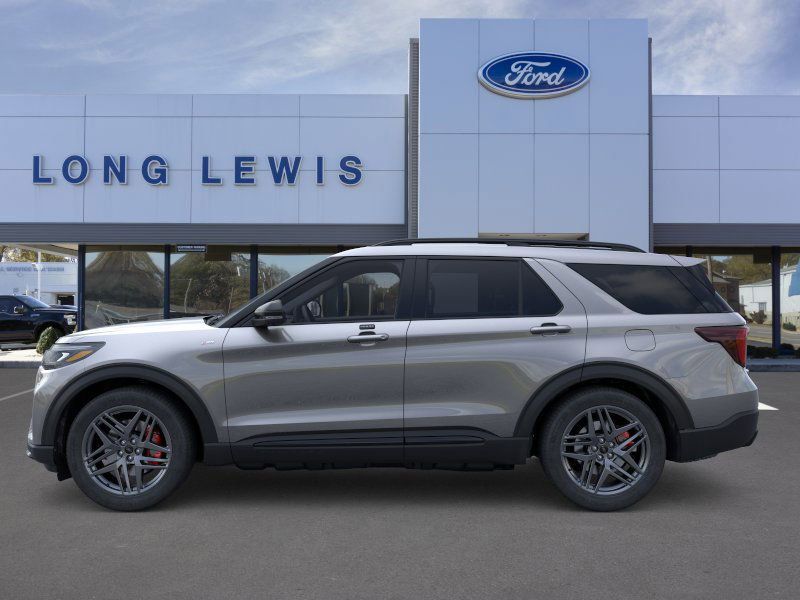 2026 Ford Explorer ST-Line photo 2