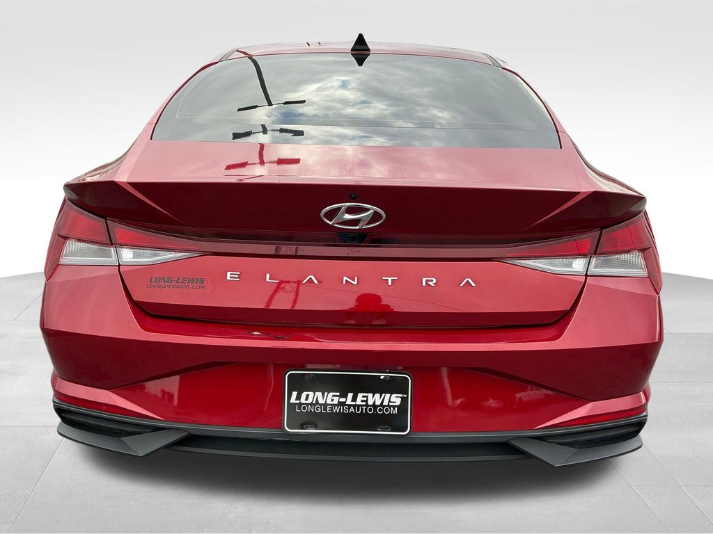 2023 Hyundai Elantra SEL photo 4