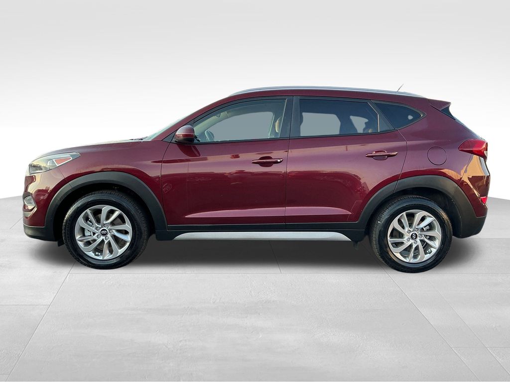 2017 Hyundai Tucson SE photo 2