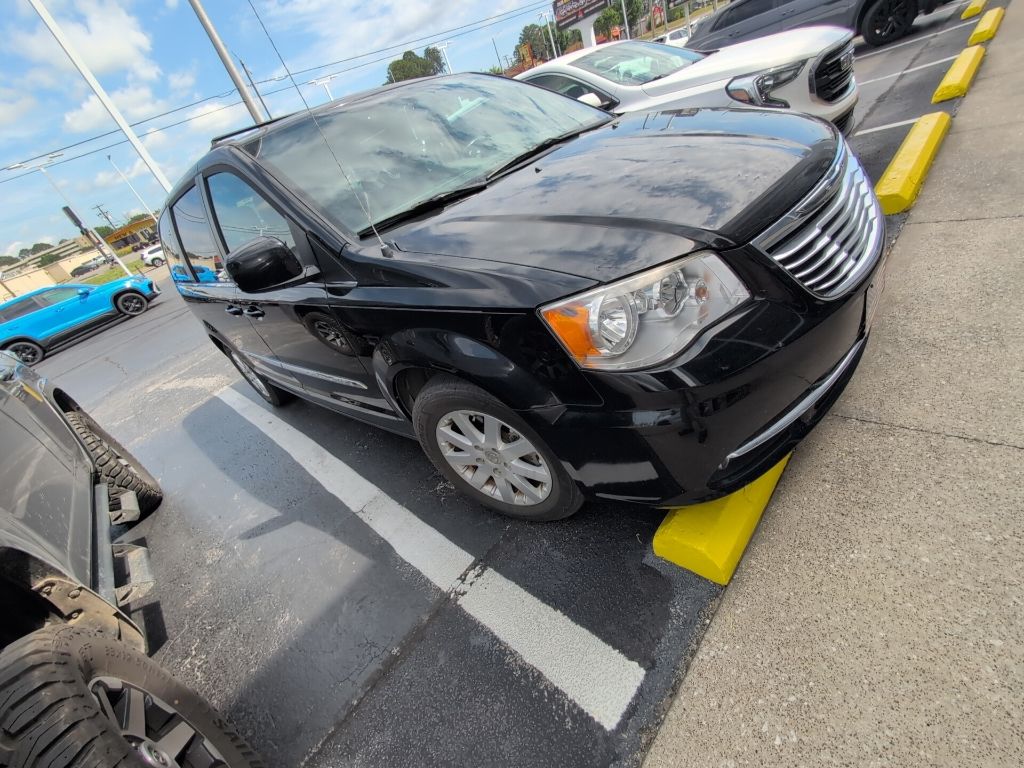 2016 Chrysler Town & Country Touring's photo