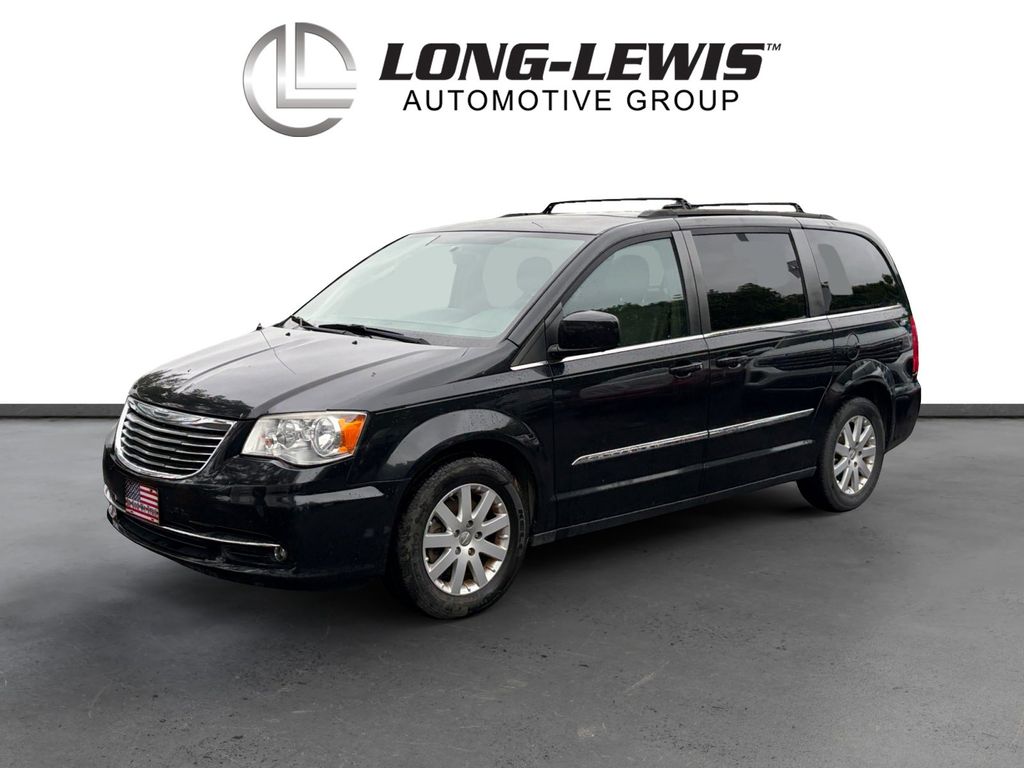 2016 Chrysler Town & Country Touring's photo