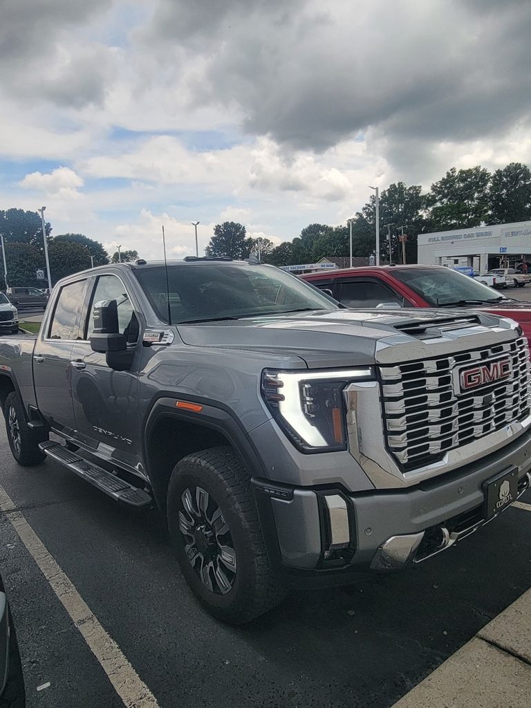 2025 GMC Sierra 4WD Crew Cab Standard Box Denali's photo