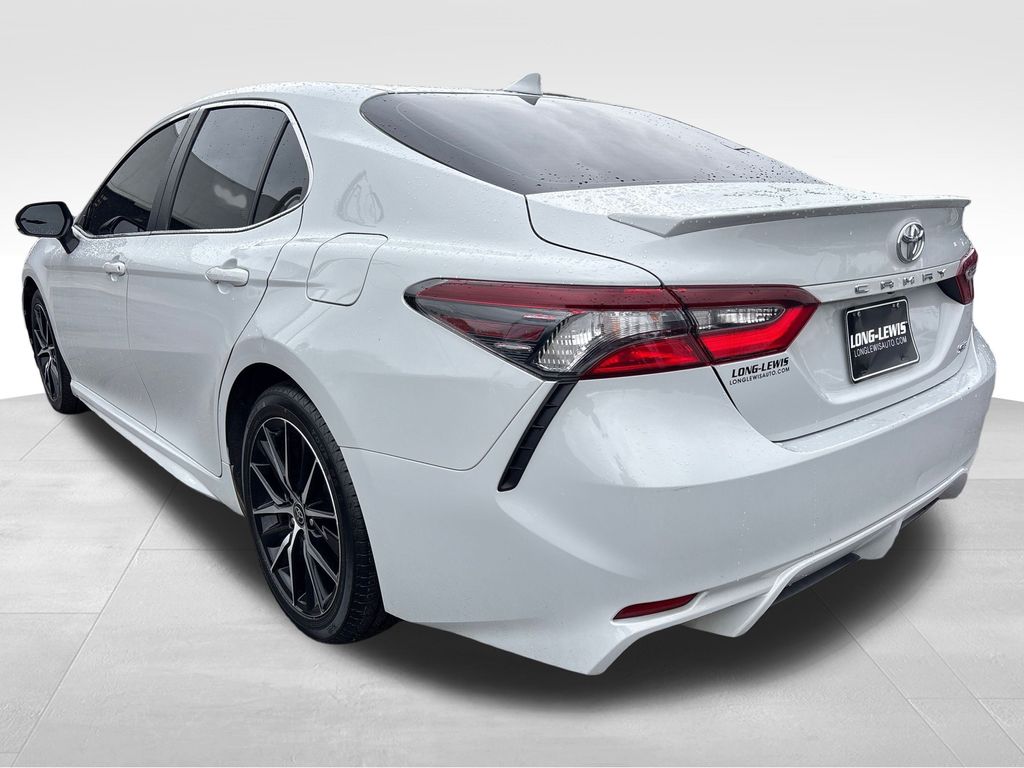 2022 Toyota Camry SE photo 3