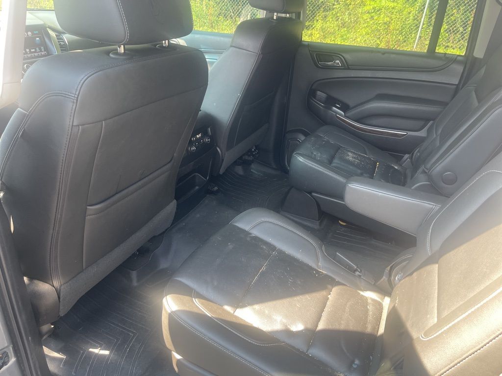 2018 Chevrolet Suburban LT photo 3