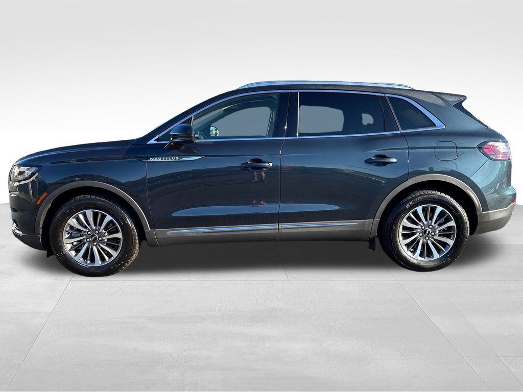 2023 Lincoln Nautilus Standard photo 2