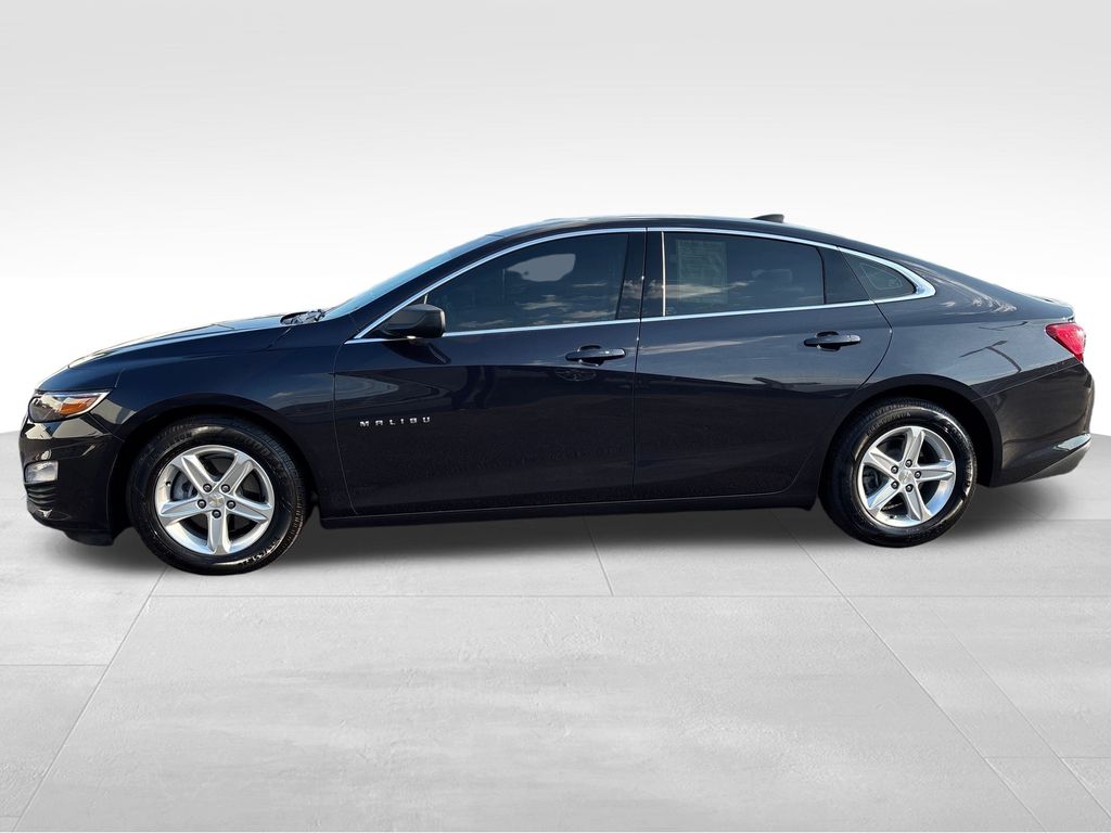2022 Chevrolet Malibu photo 2