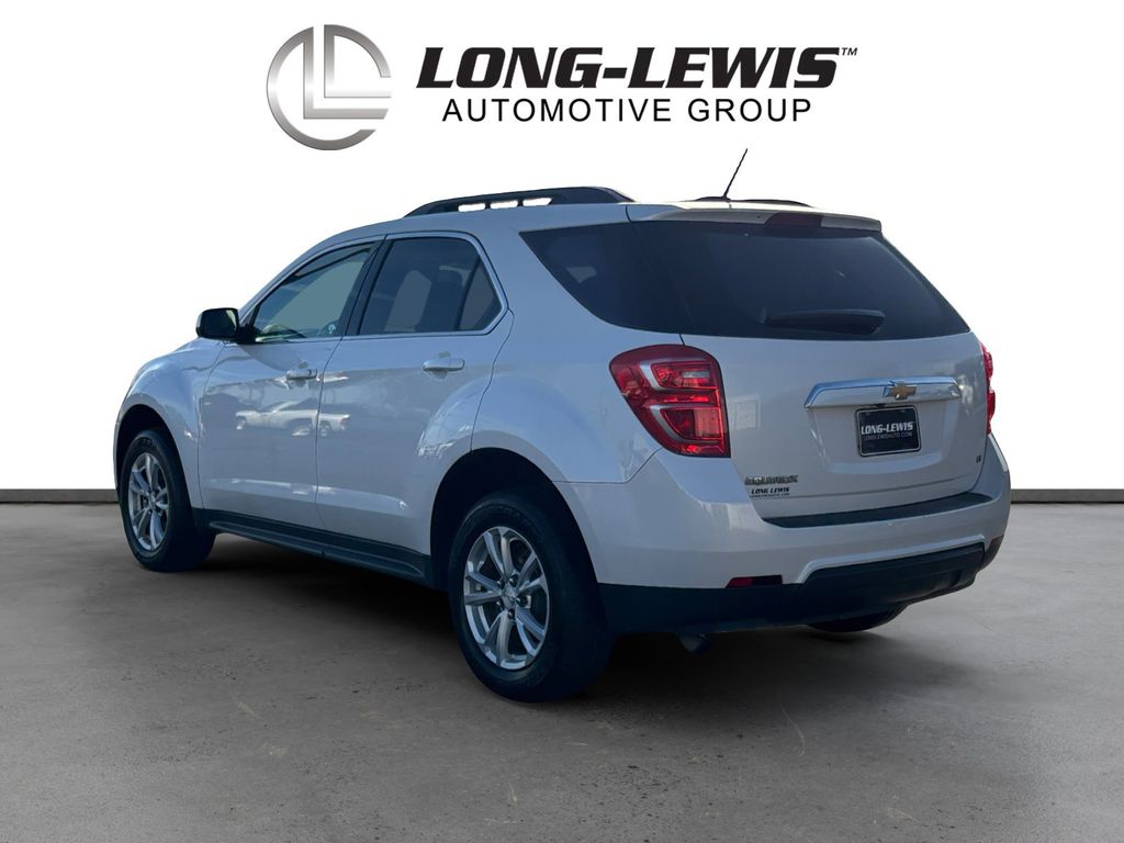 2017 Chevrolet Equinox LT photo 2