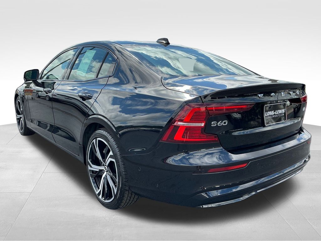 2024 Volvo S60 B5 Plus photo 3
