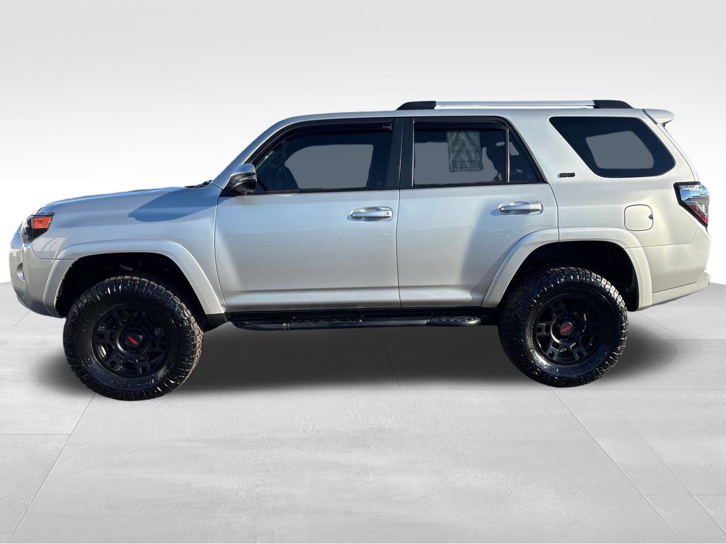 2021 Toyota 4Runner SR5 Premium photo 2