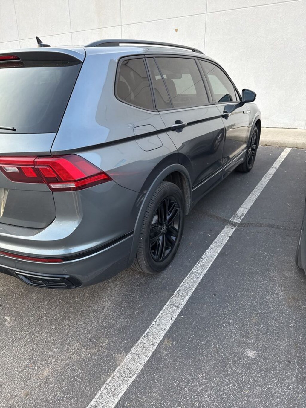 Used 2022 Volkswagen Tiguan 2.0T SE R-Line Black SUV