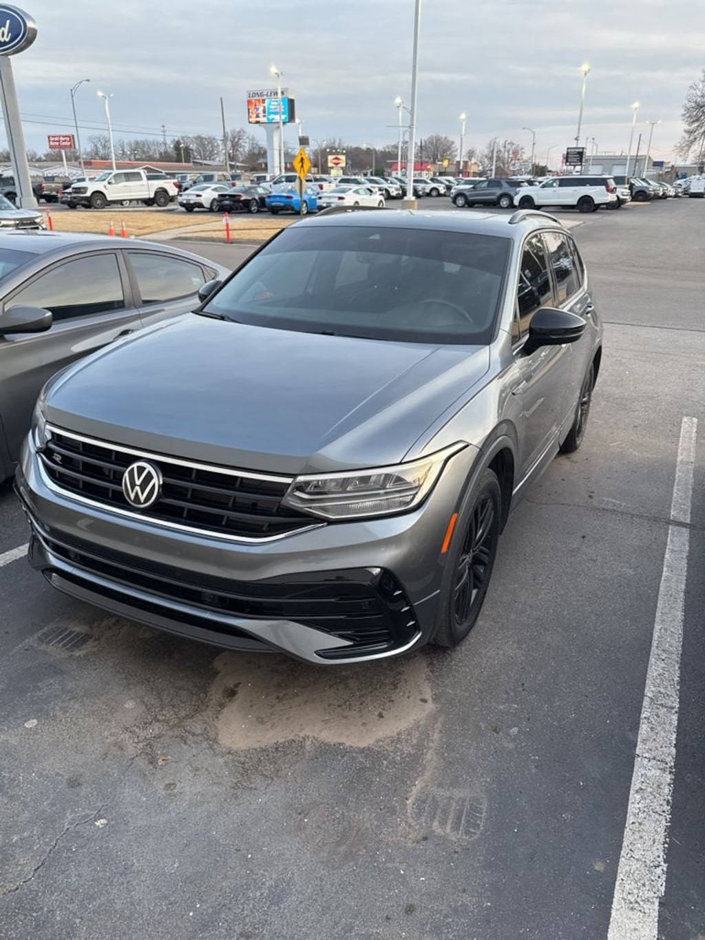 Used 2022 Volkswagen Tiguan 2.0T SE R-Line Black SUV