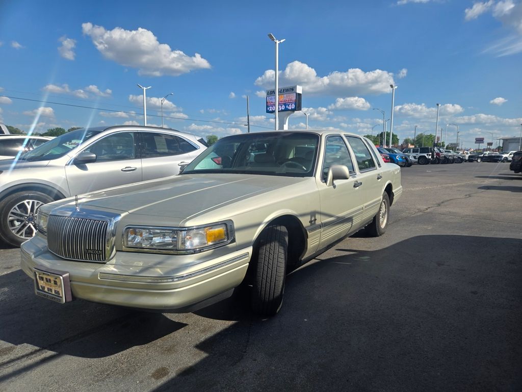 1997 Lincoln Town Car SIGNATURE