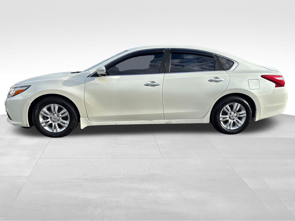 2017 Nissan Altima 2.5 SV photo 2