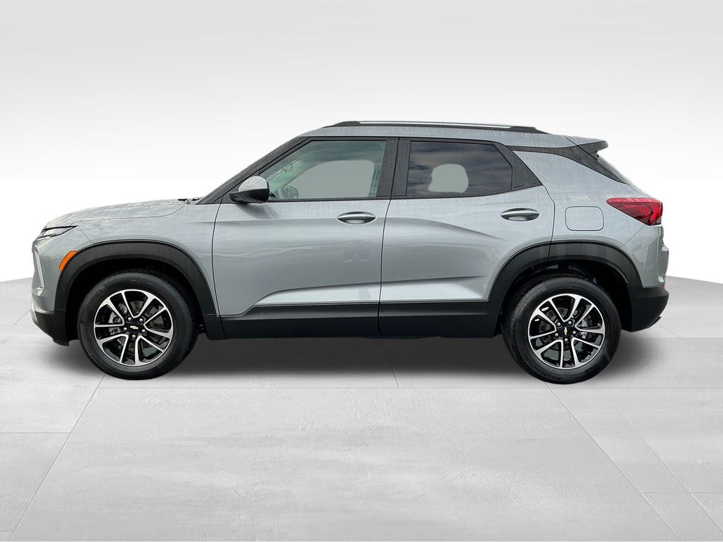 2024 Chevrolet Trailblazer LT photo 2