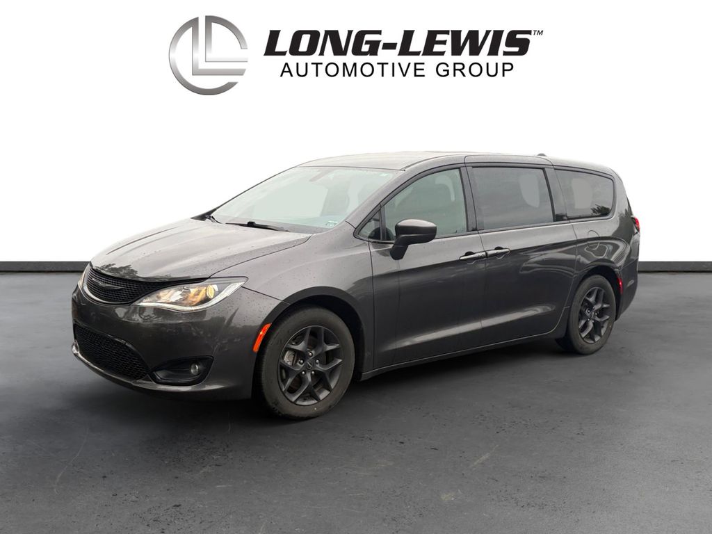 2018 Chrysler Pacifica Touring Plus's photo