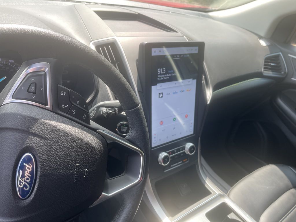 2022 Ford Edge SEL photo 3