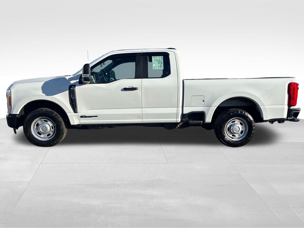 2023 Ford F-250 photo 2