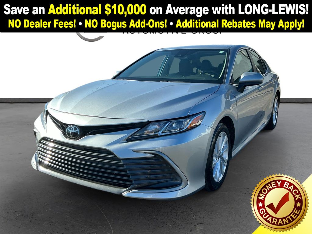 2023 Toyota Camry LE's photo