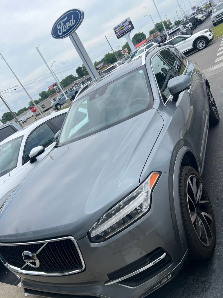 2019 Volvo XC90 T6 Momentum AWD's photo