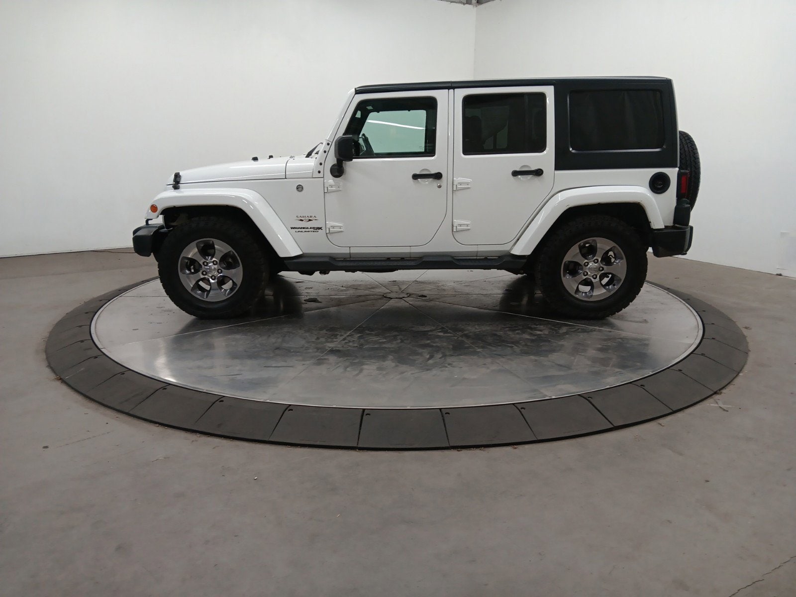 Used 2018 Jeep Wrangler JK Unlimited Sahara with VIN 1C4HJWEG9JL938345 for sale in Muscle Shoals, AL