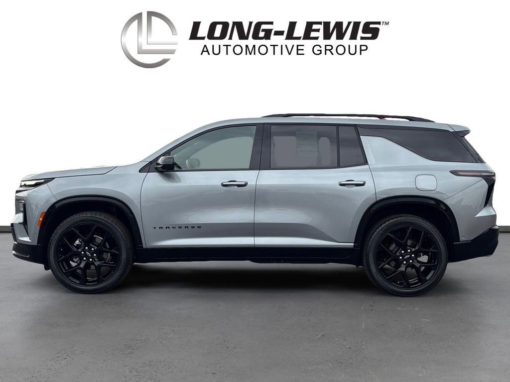 2025 Chevrolet Traverse RS photo 2