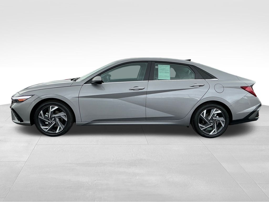 2025 Hyundai Elantra Limited photo 2