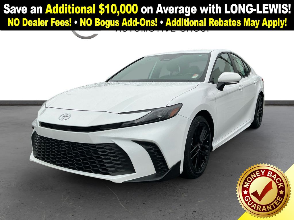 2025 Toyota Camry LE's photo