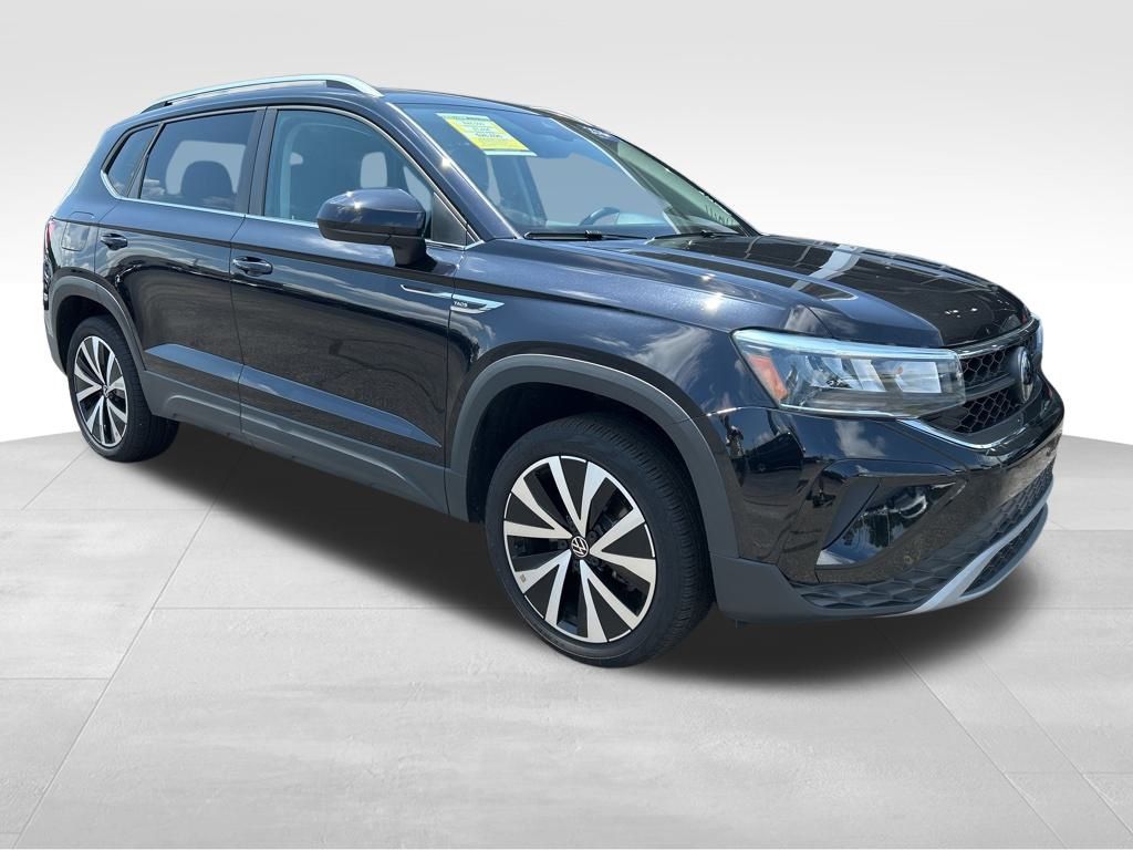 2024 Volkswagen Taos SE photo 3
