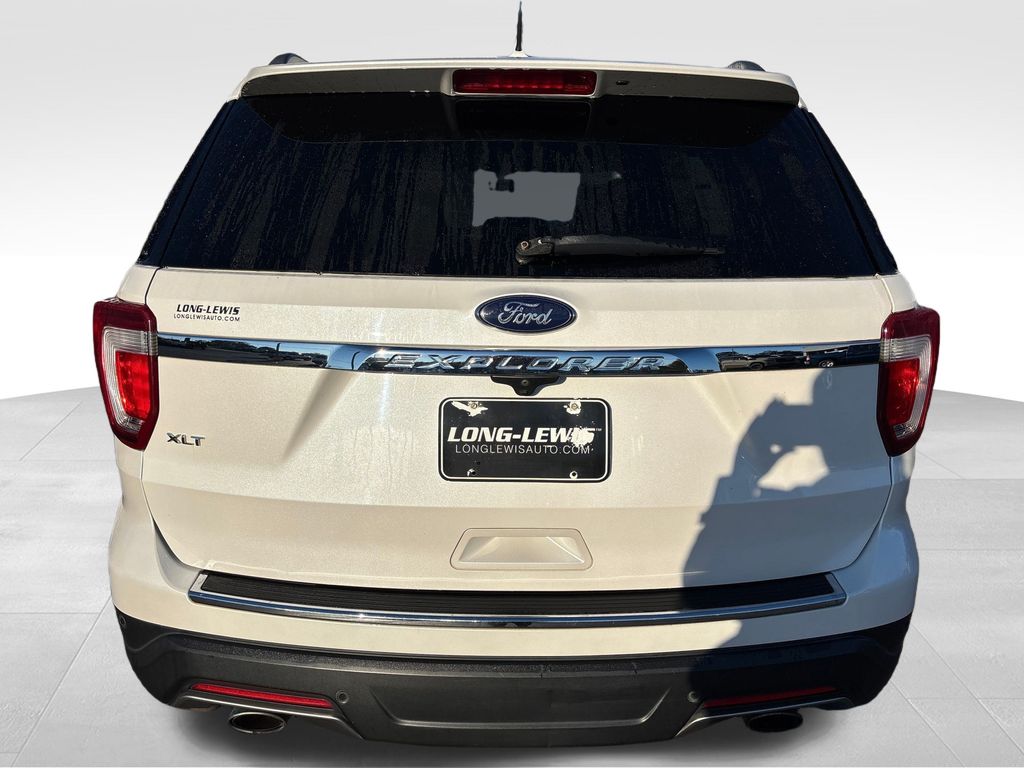 2018 Ford Explorer XLT photo 4