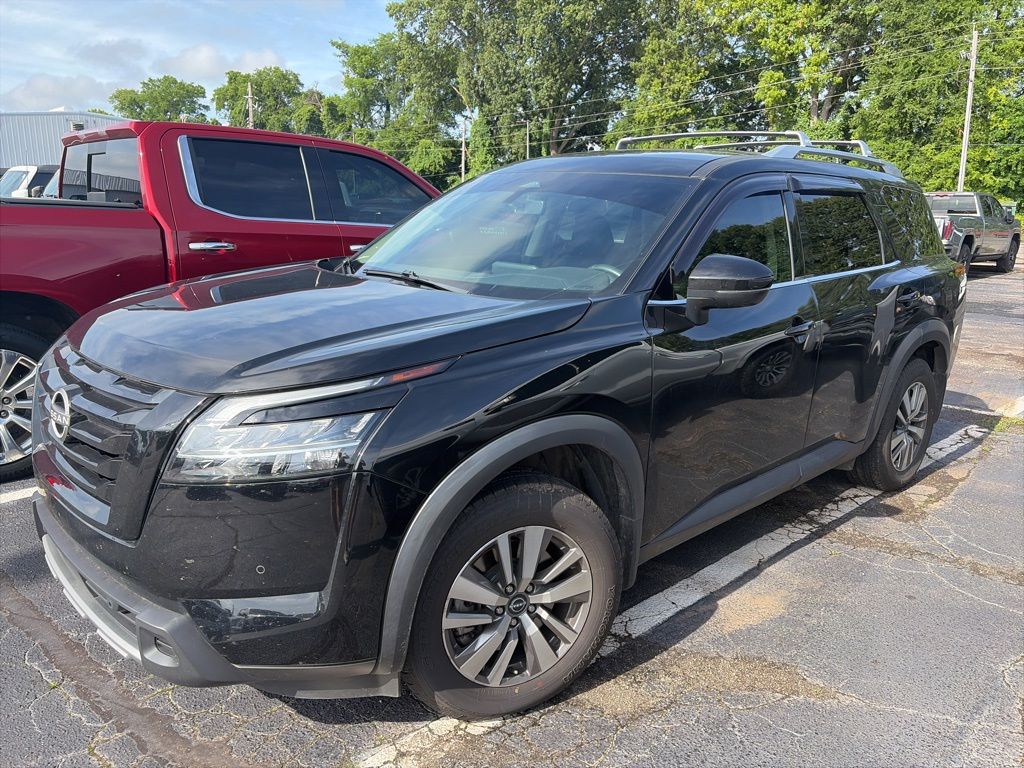 2023 Nissan Pathfinder SL 2WD's photo