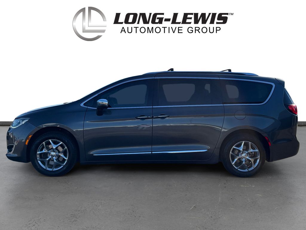 2017 Chrysler Pacifica Limited photo 2