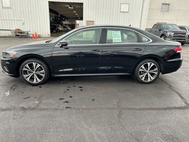2020 Volkswagen Passat 2.0T SEL photo 2