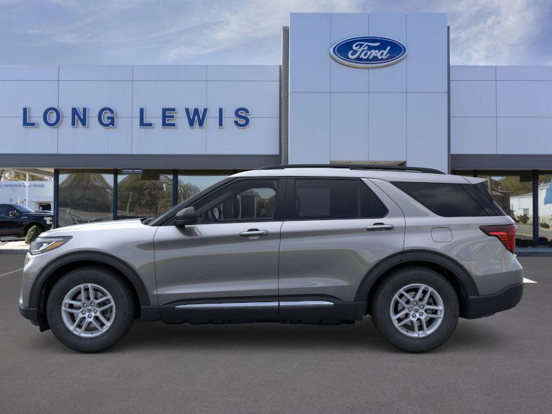 2025 Ford Explorer photo 2