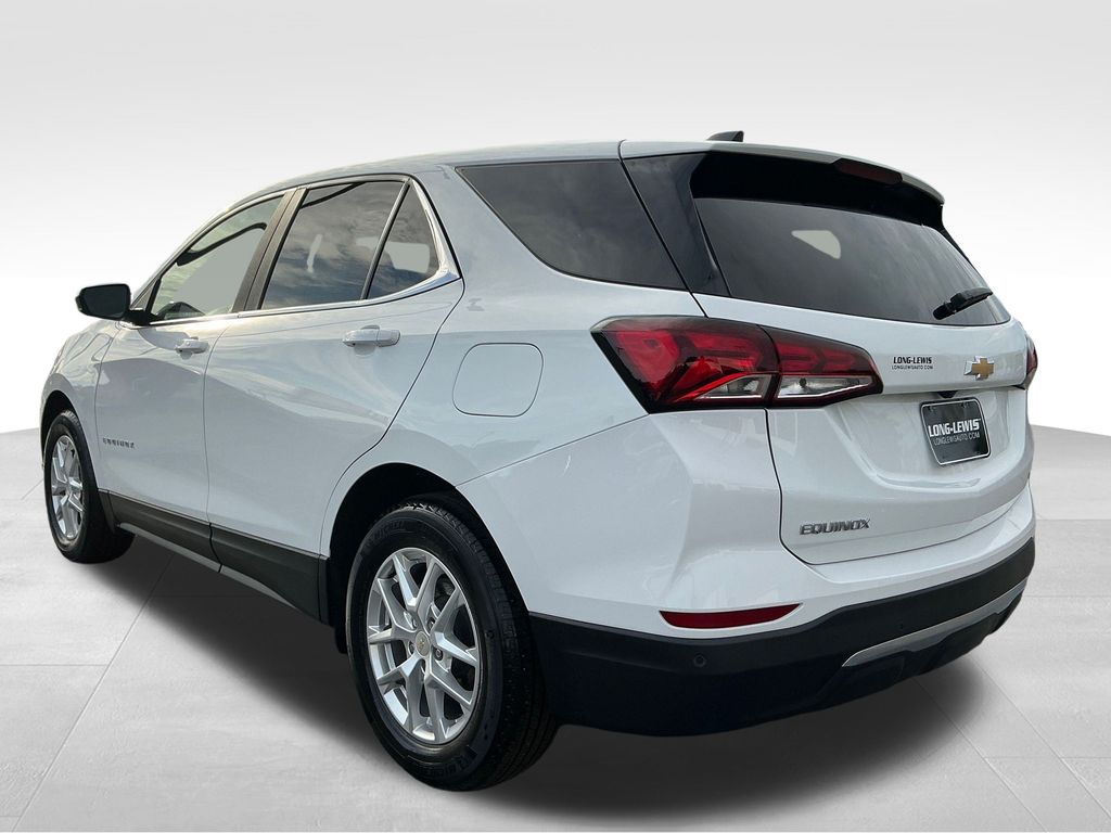 2022 Chevrolet Equinox LT photo 2
