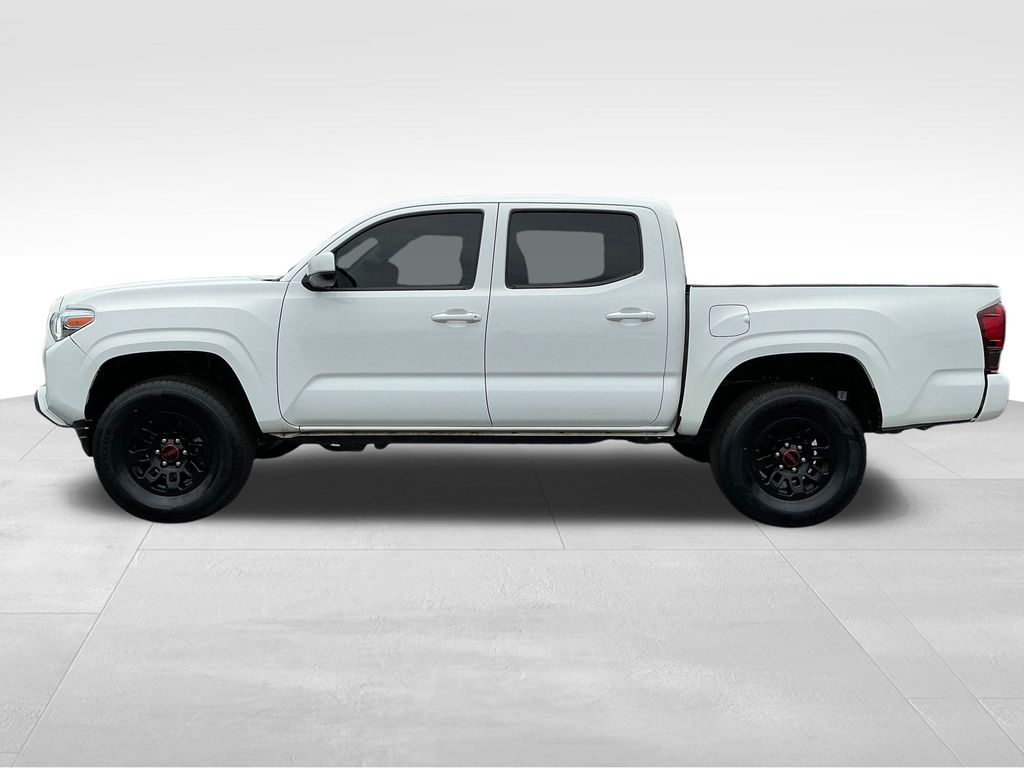 2022 Toyota Tacoma V6 LE photo 2