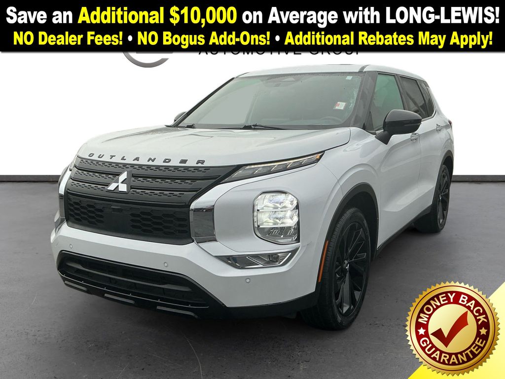 2022 Mitsubishi Outlander Black Edition's photo