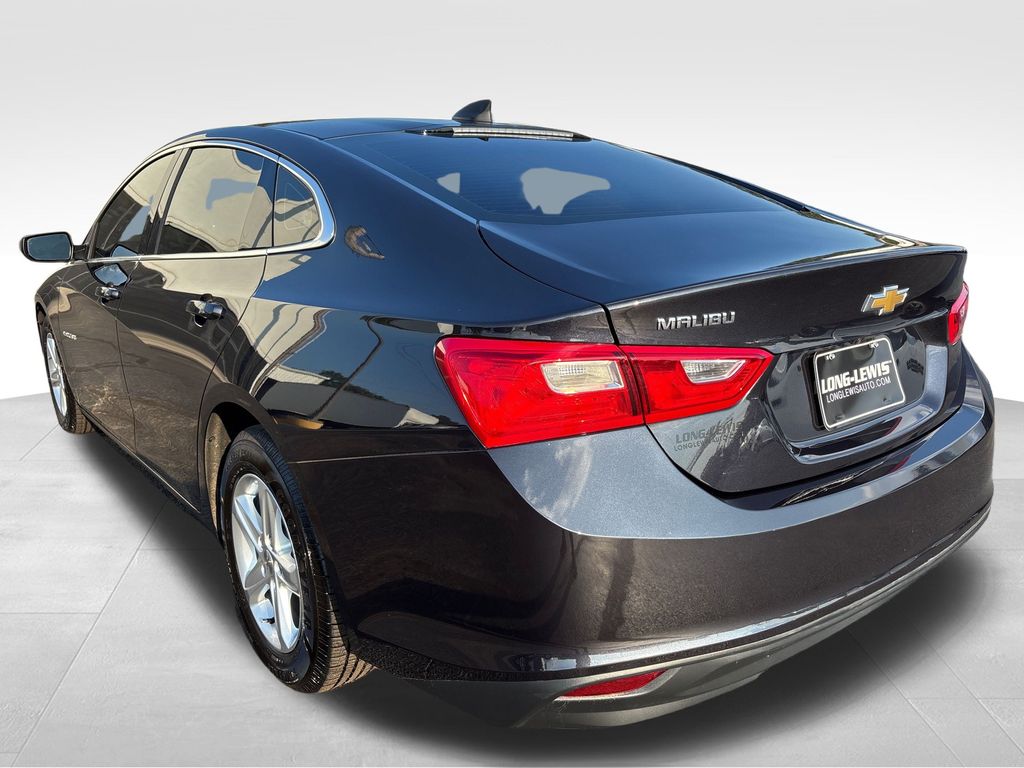 2022 Chevrolet Malibu photo 3