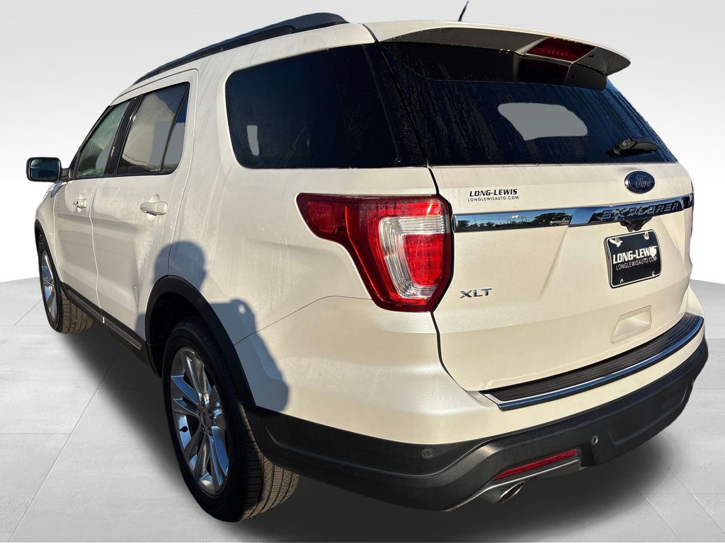 2018 Ford Explorer XLT photo 3