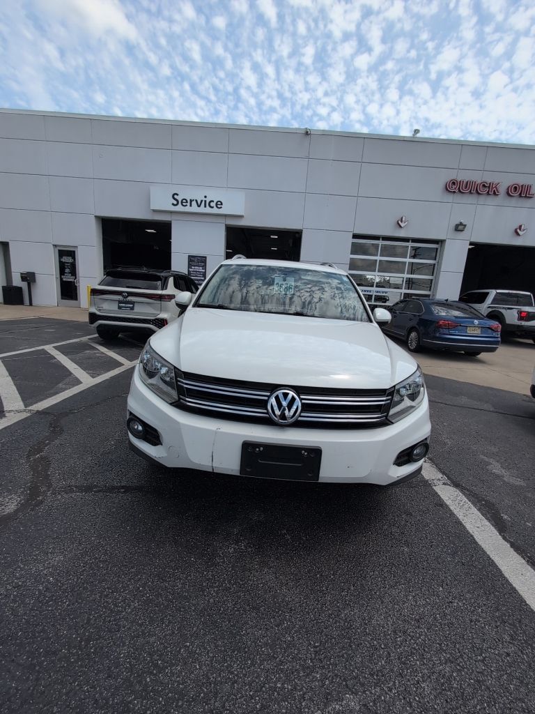 2015 Volkswagen Tiguan 2.0T SE's photo