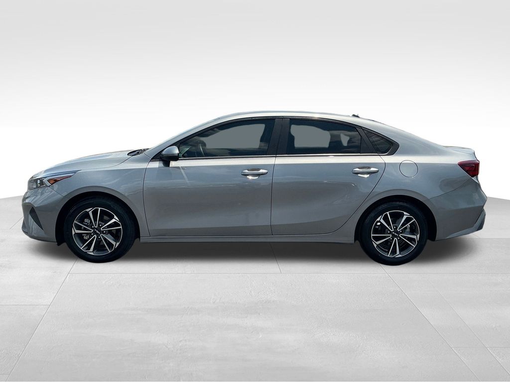 2023 Kia Forte LXS photo 2