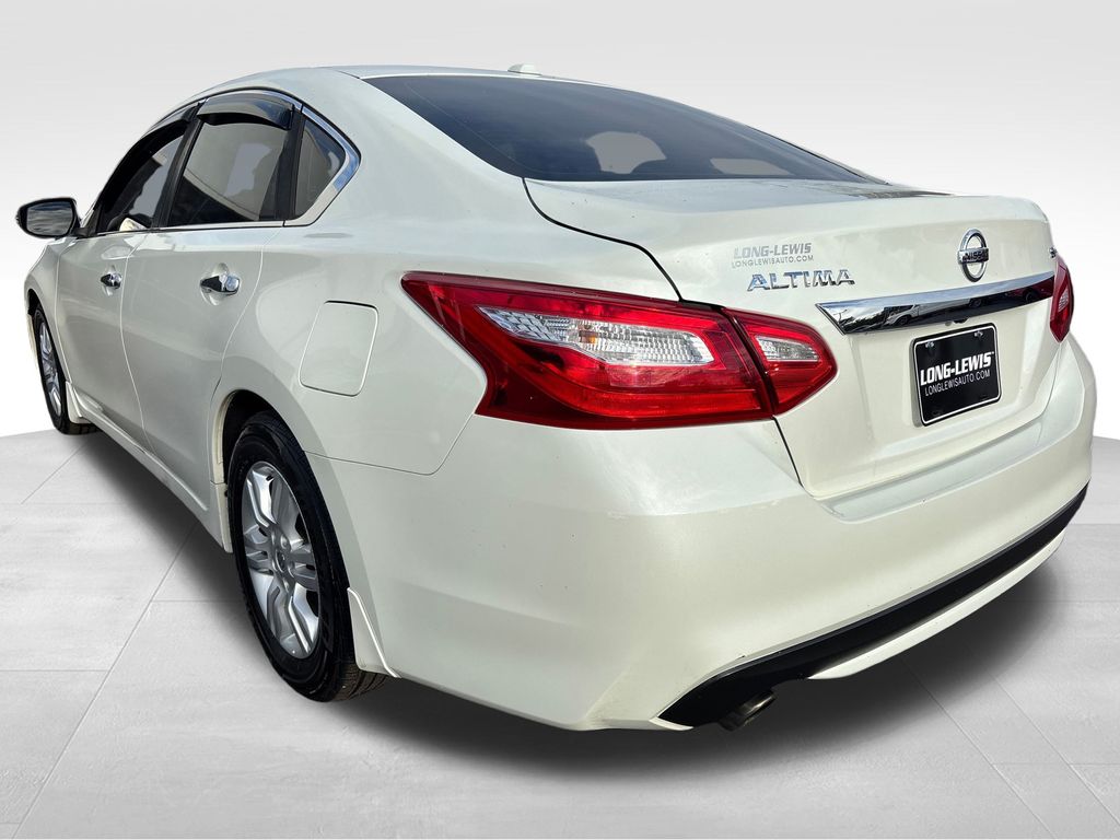 2017 Nissan Altima 2.5 SV photo 3