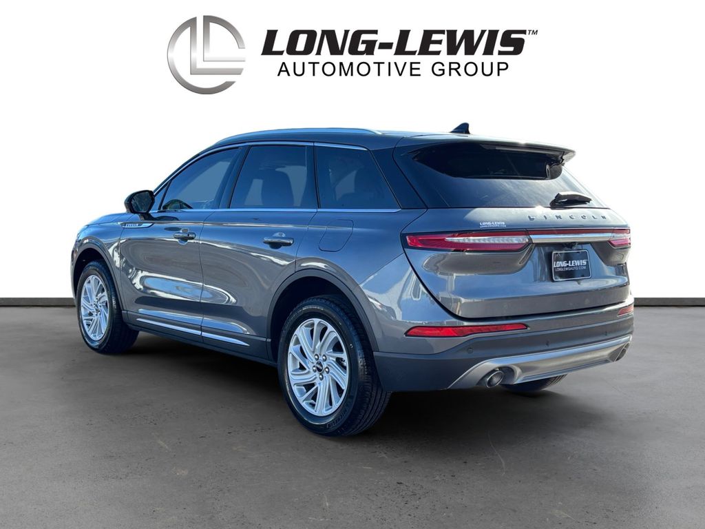 2022 Lincoln Corsair Standard photo 3