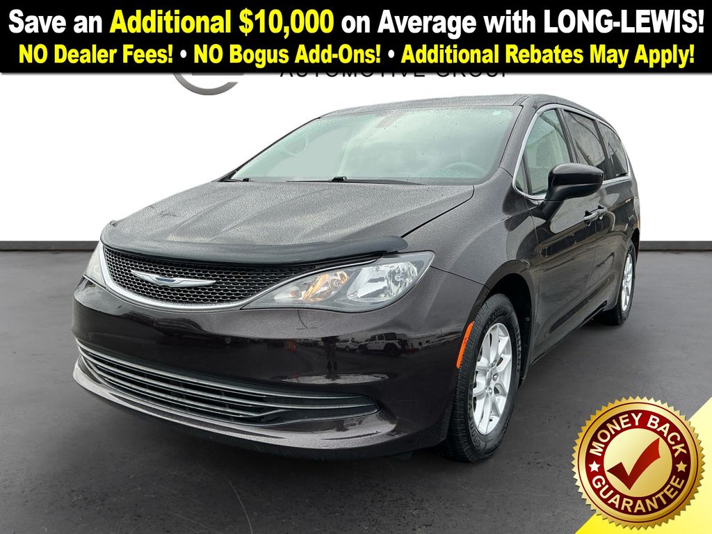 2017 Chrysler Pacifica Touring's photo